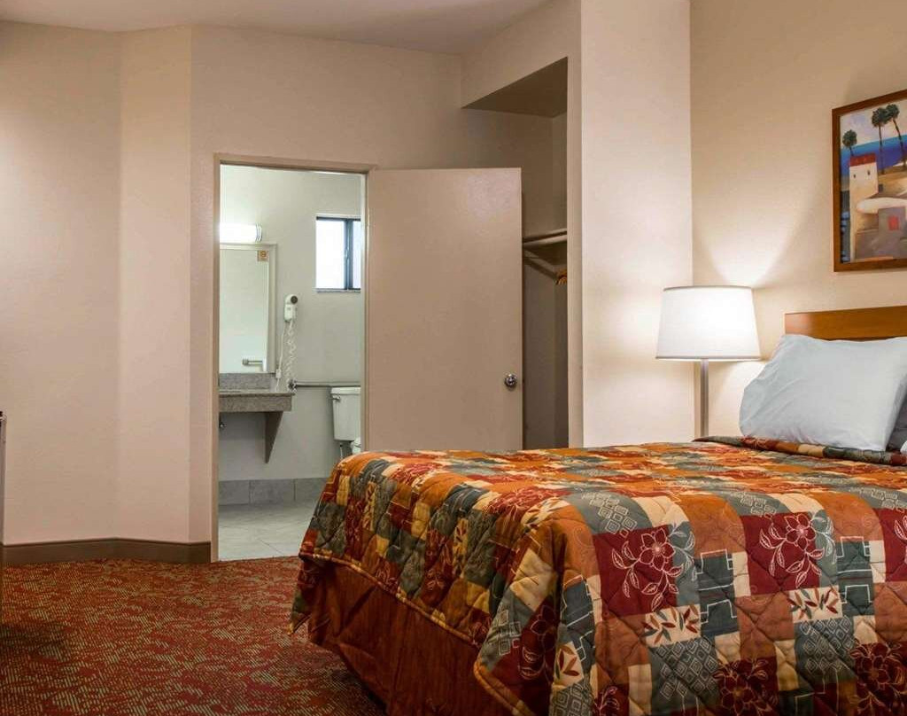 恩西尼塔斯罗德威酒店主图