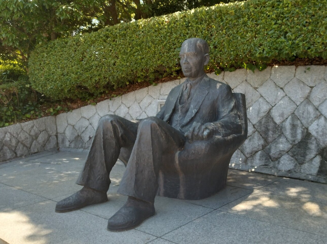 Governor Jiro Ishiba Statue-鸟取市必去景点