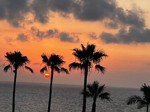 日出玉石酒店-限成人主图