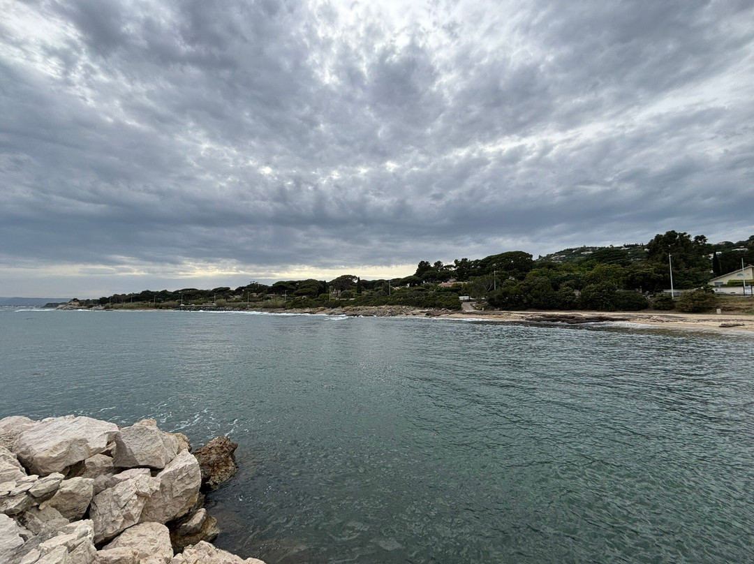 Plage des Cigales-格里莫必去景点