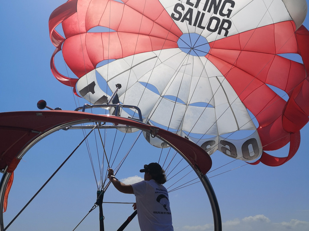 The Flying Sailor, Parachute Ascensionnel-Port Grimaud必去景点
