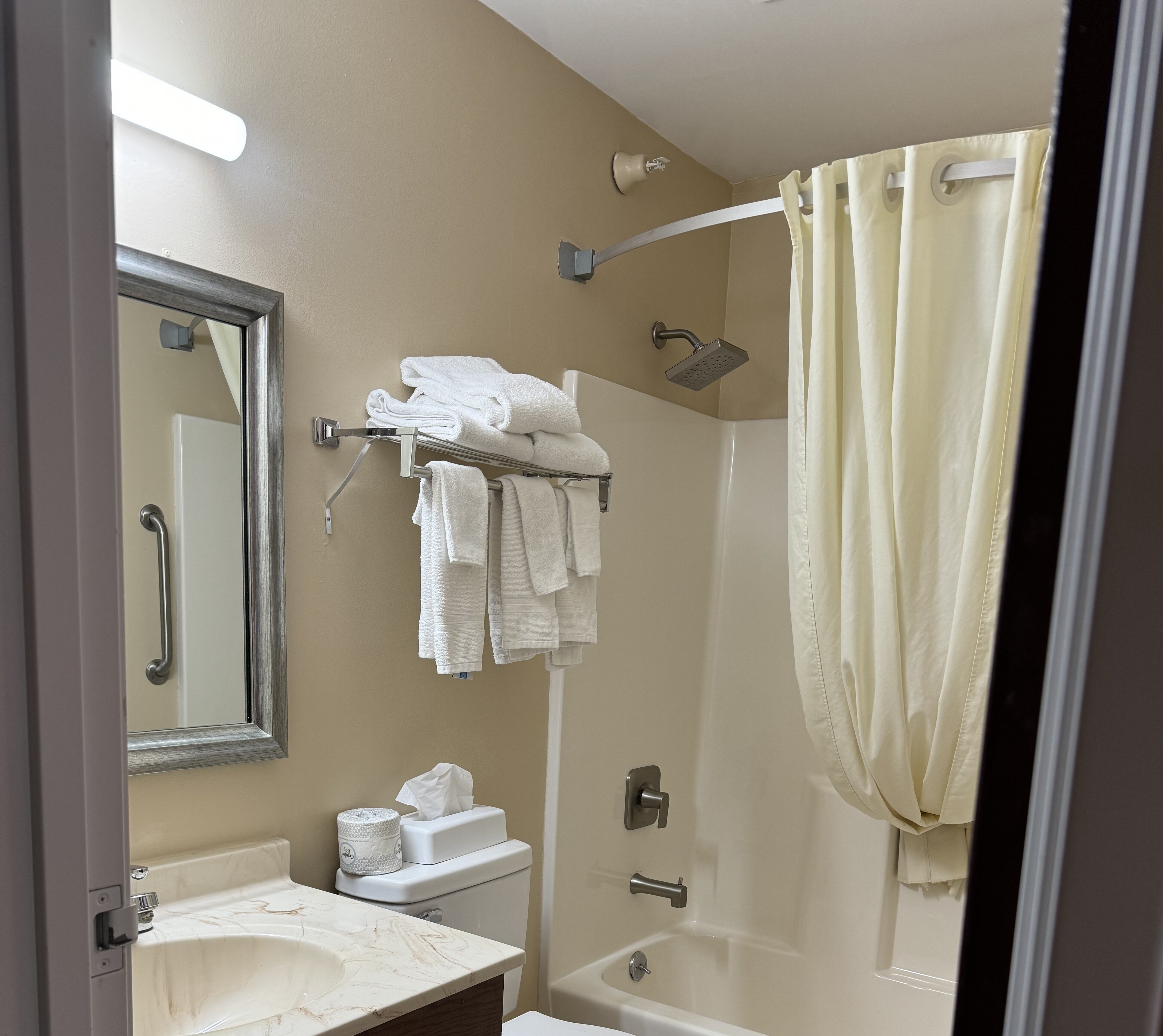 Super 8 by Wyndham Mason City-浴室