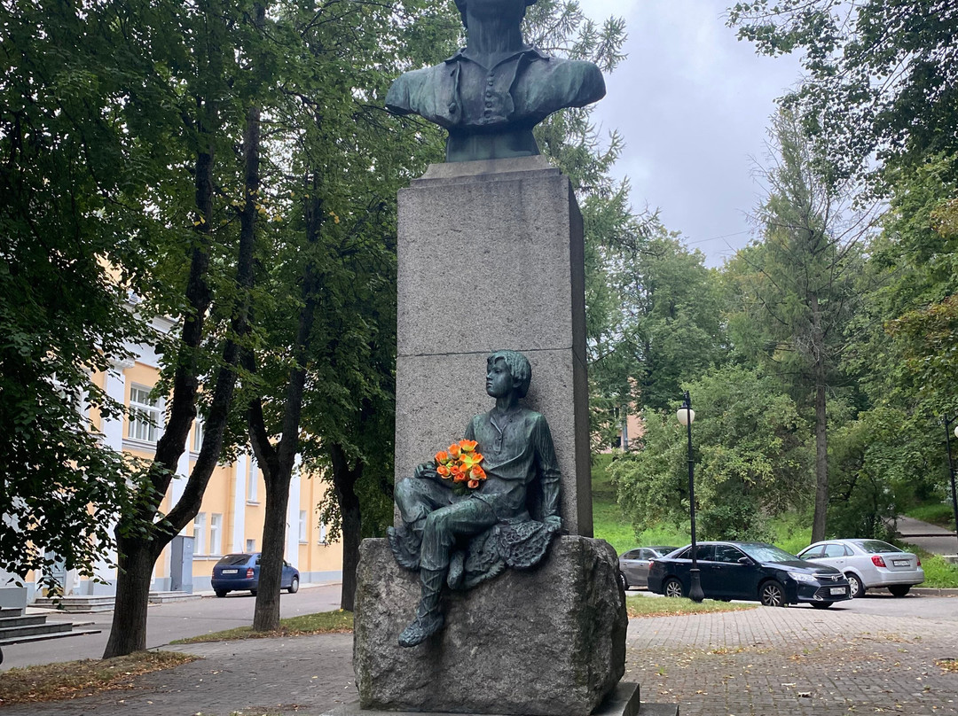Monument to Lomonosov景点图片