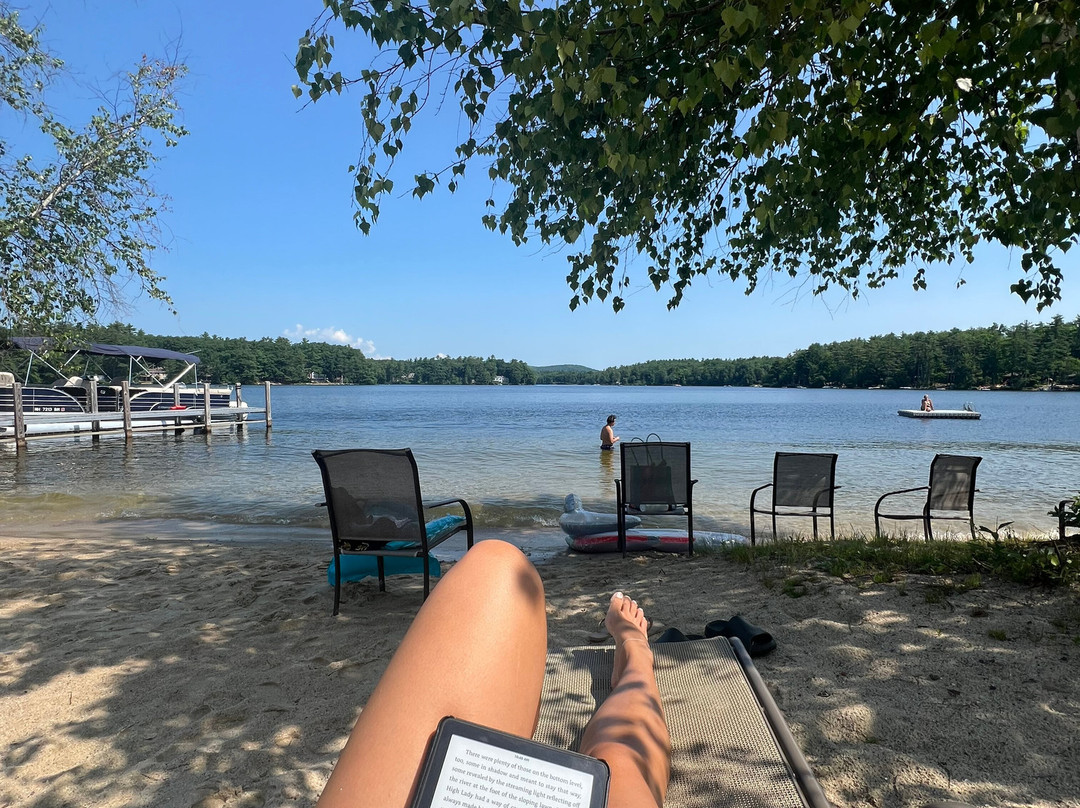 Crescent Lake Inn & Suites主图