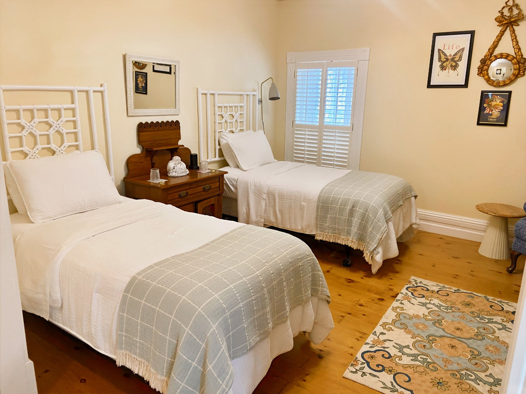 The Queen's Inn主图