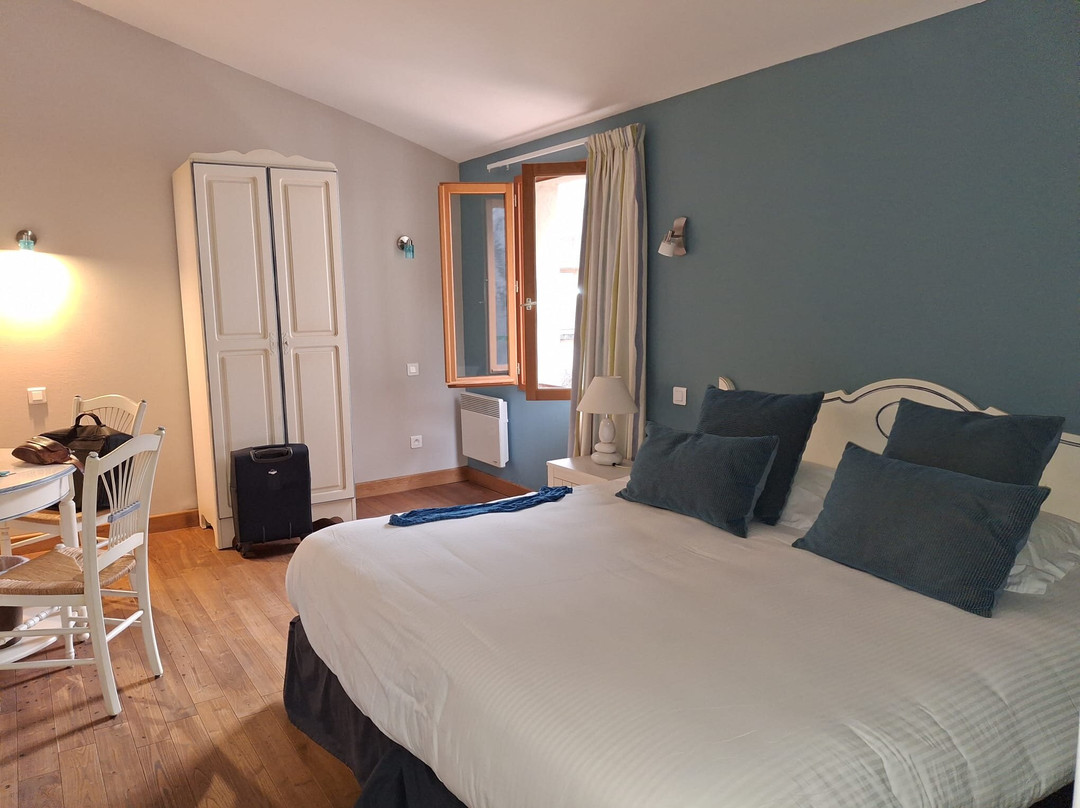 碧波荡漾酒店主图