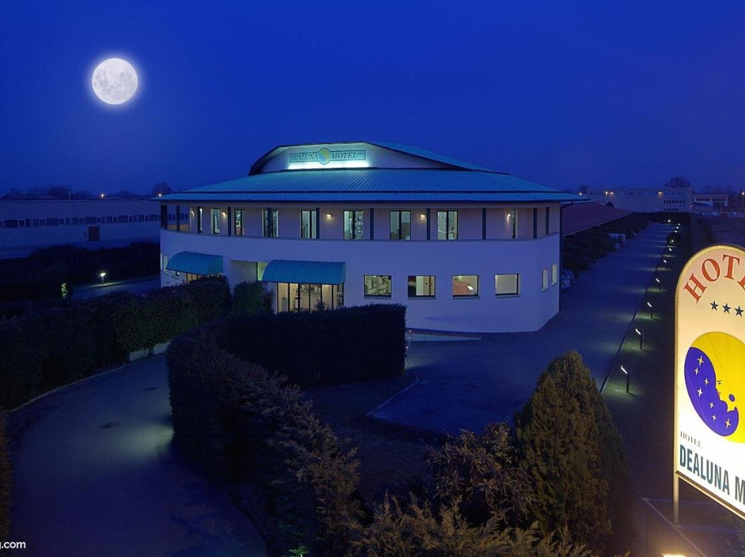 Hotel Dealuna Motel主图