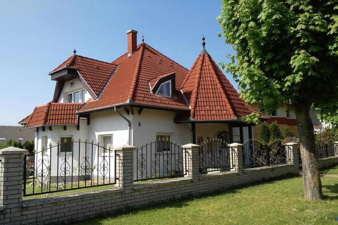 Balaton White House