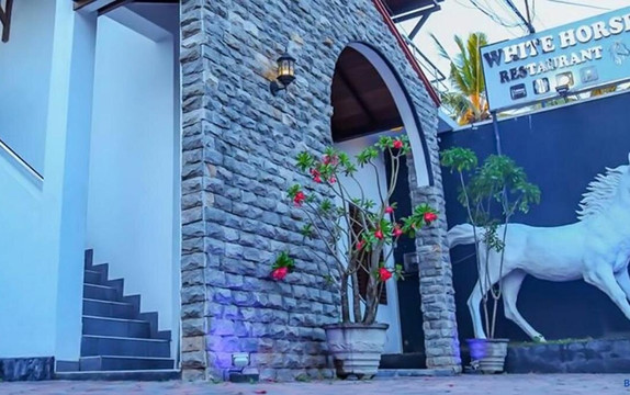 Thalaramba酒店住宿-White Horse Hotel