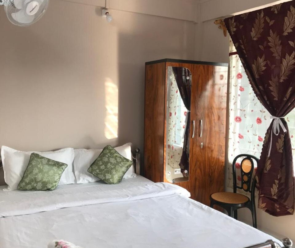 Living Roots Lodge