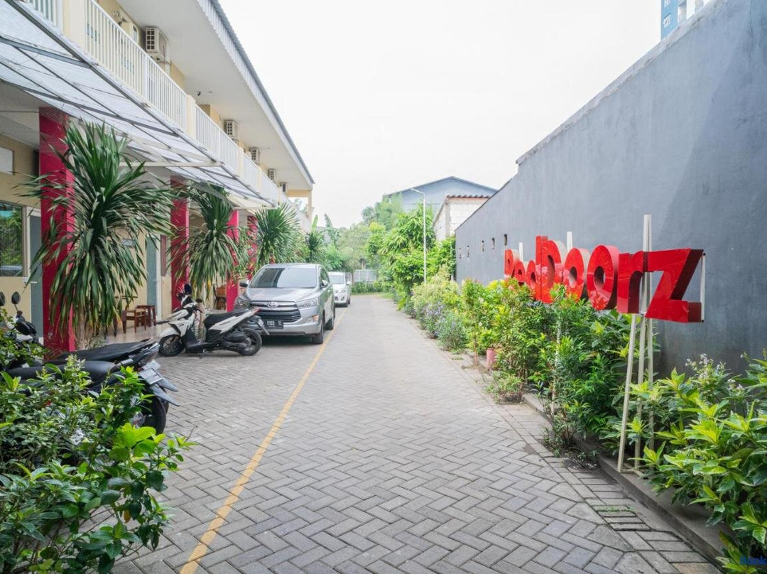 RedDoorz Syariah Near Suncity Mall Sidoarjo