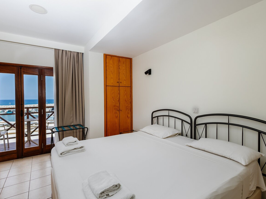 Y&p Latchi Hotel主图