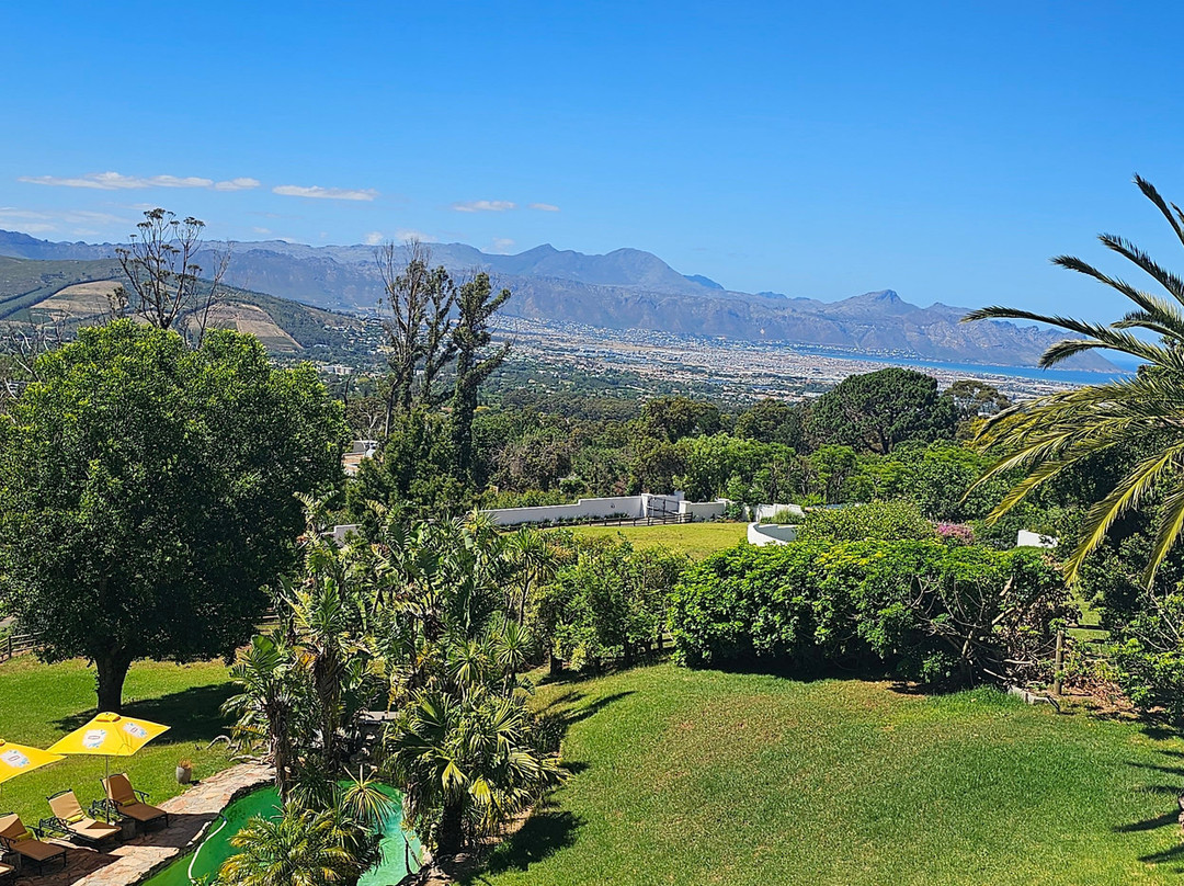 德莫伦宾馆主图