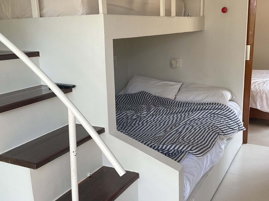 班斯日罗勇海滨酒店主图