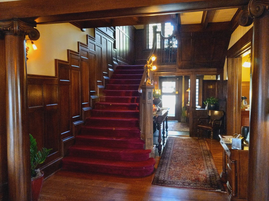 Inn On The Hill主图