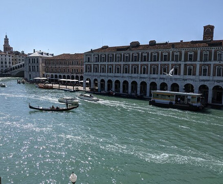 洛坎达莱昂比安科酒店主图