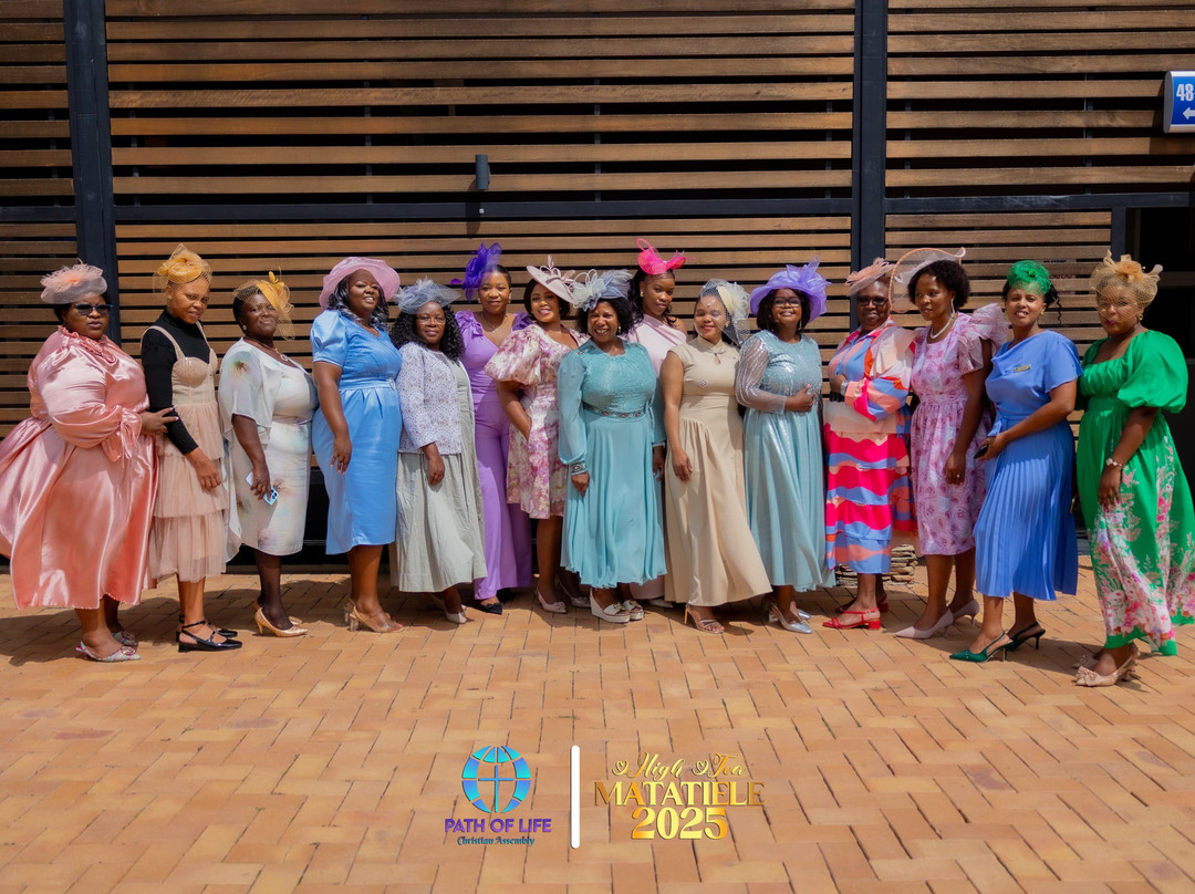 The Royal Courtyard主图