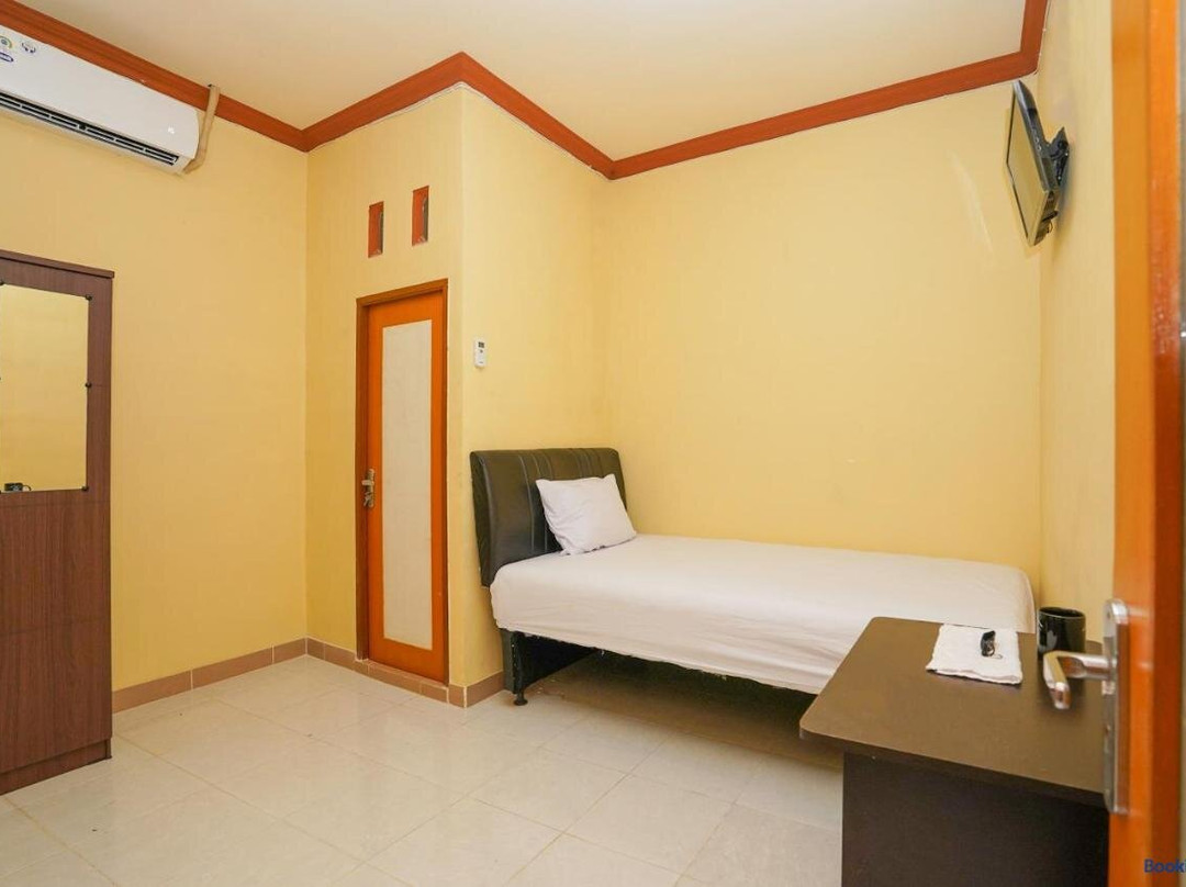 OYO Life 2619 Kost Keluarga Cemara