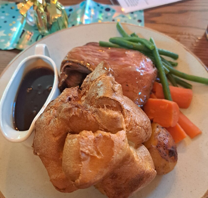 The Dog and Doublet Inn Sandon主图