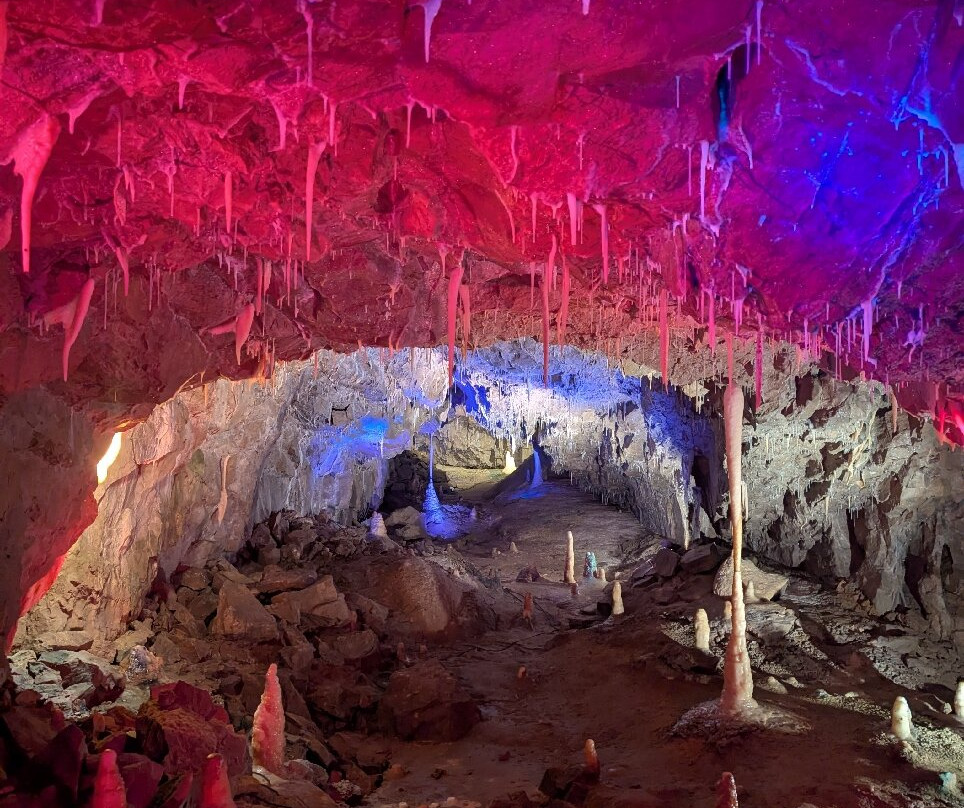 Stump Cross Caverns景点图片