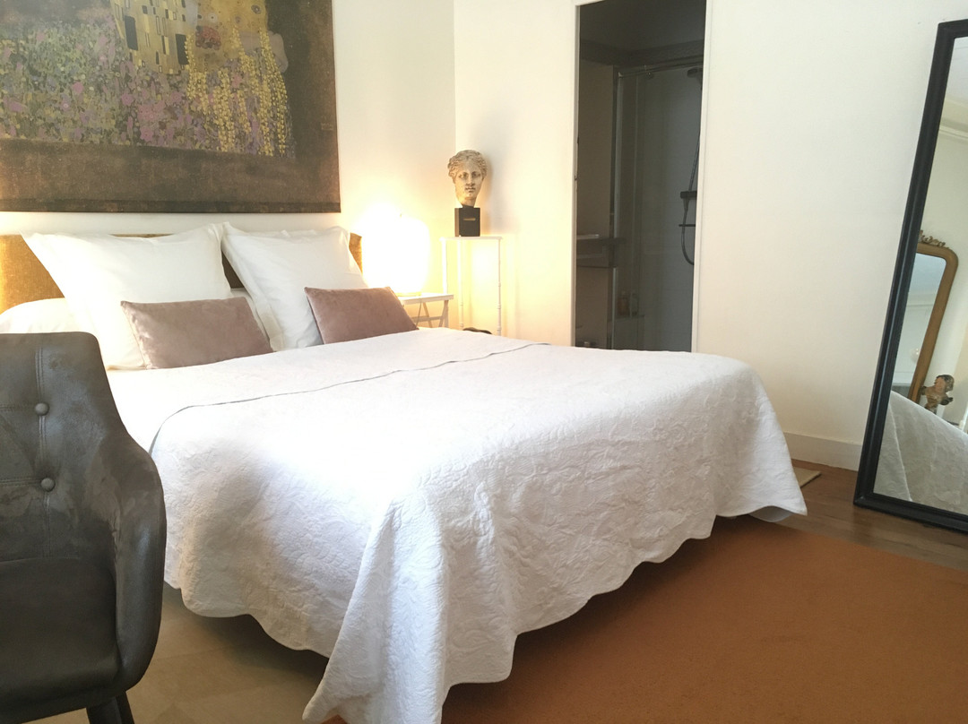 C'est Une Maison Bleue主图