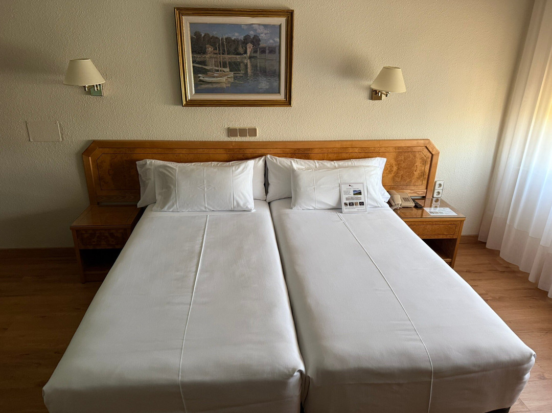 唐卡梅洛酒店主图