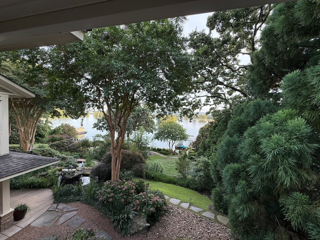 Lookout Point Lakeside Inn主图