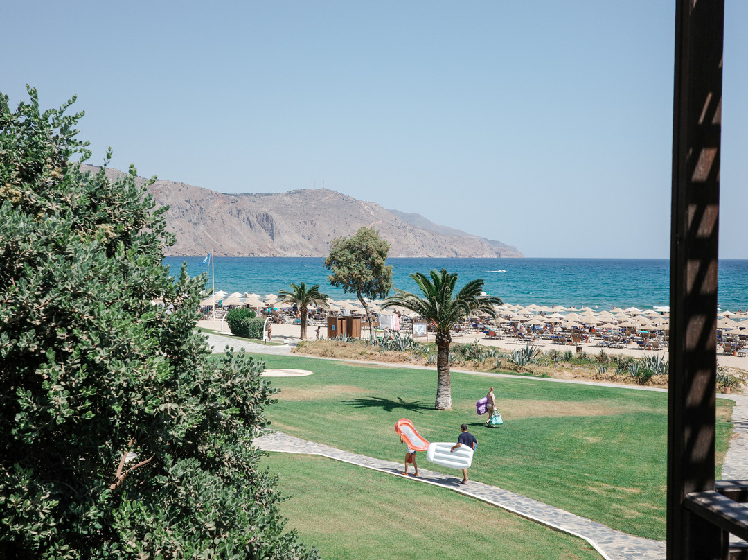 Pilot Beach Resort主图