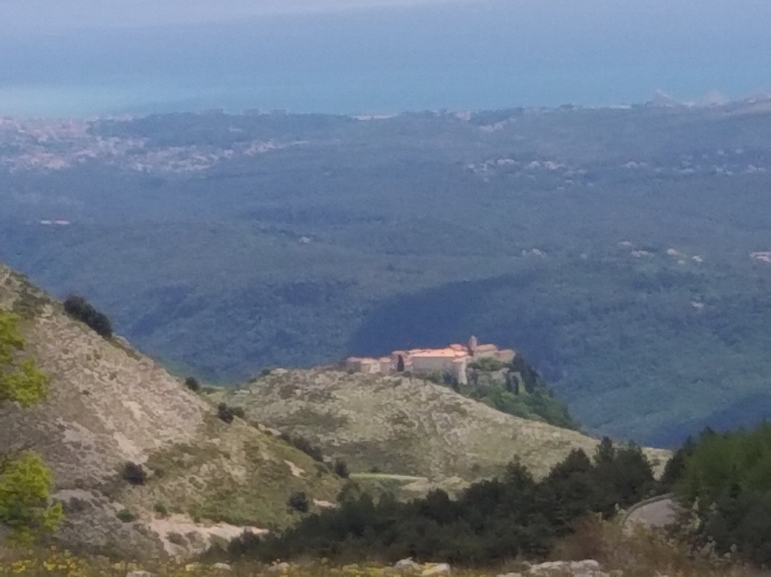 Plateau karstique de Caussols-Caussols必去景点