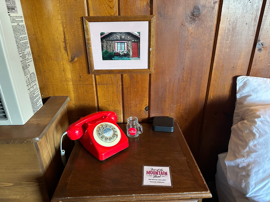 Foot of the Mountain Motel主图