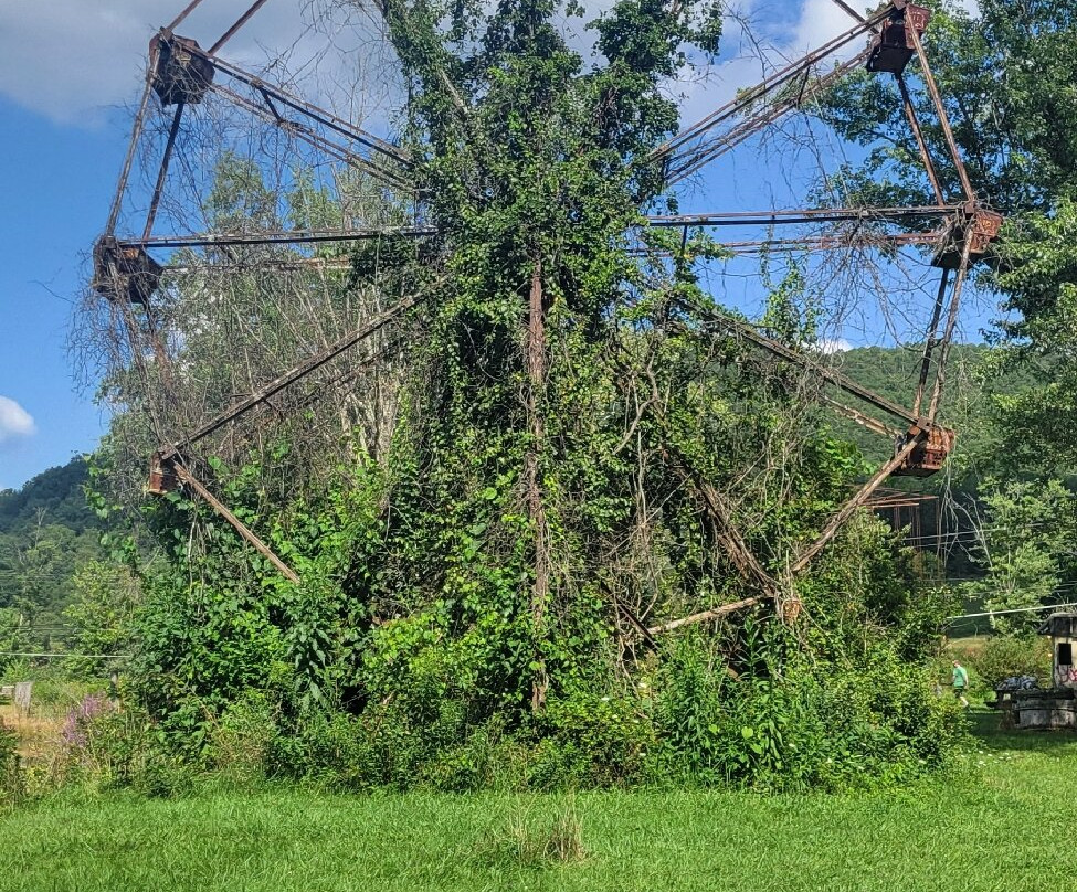 Lake Shawnee Abandoned Amusement Park-Rock必去景点