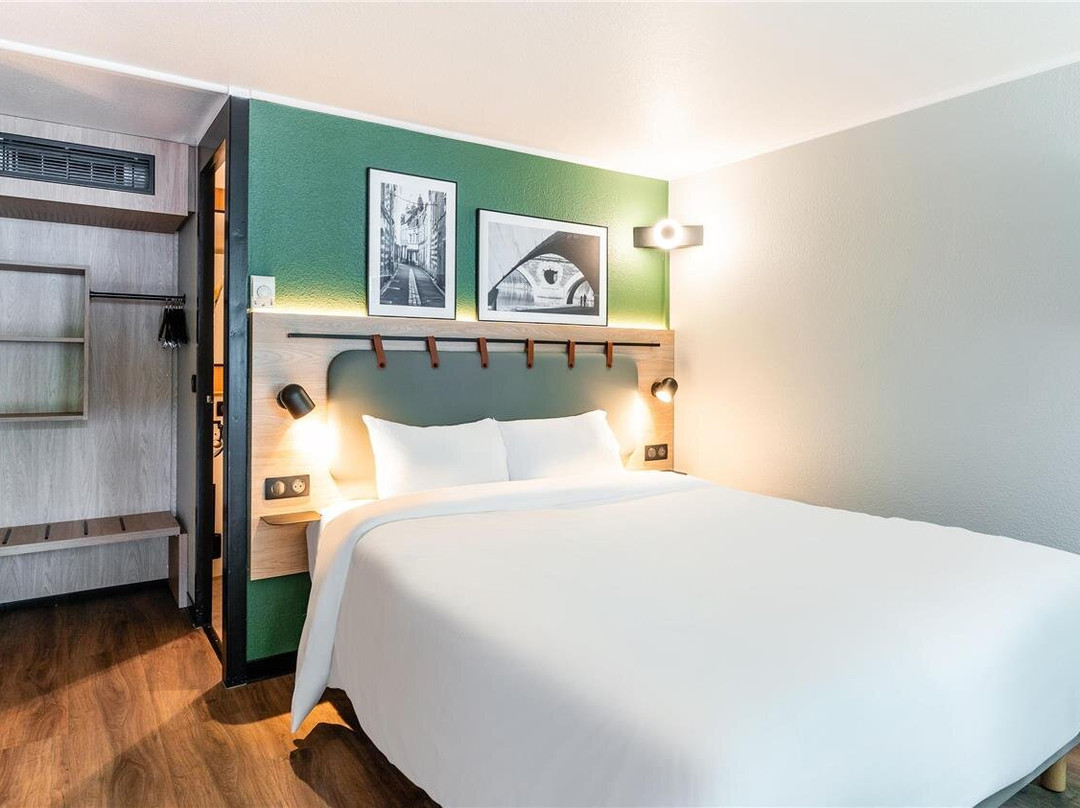 蒂永维尔 - 依永兹钟楼酒店主图