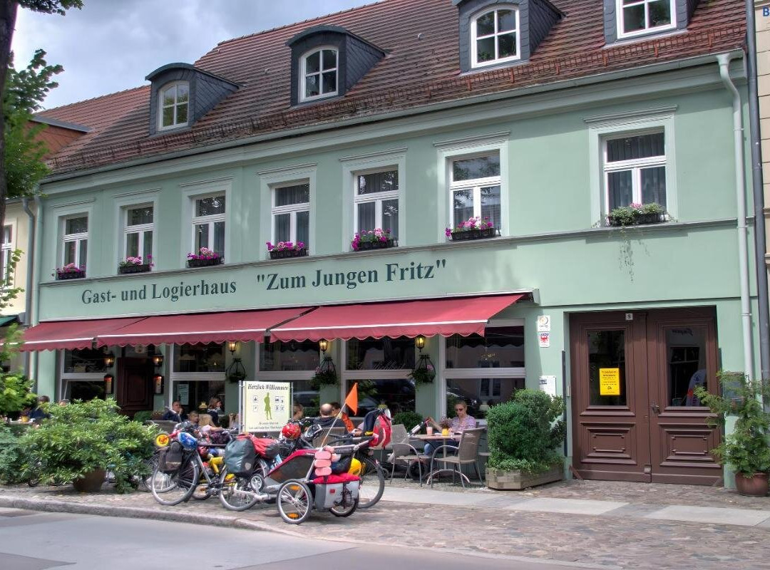 Stechlin酒店住宿-Gast- und Logierhaus "Zum Jungen Fritz"