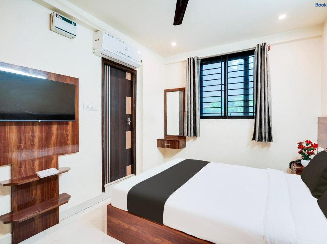 OYO S. Nandhi Residency