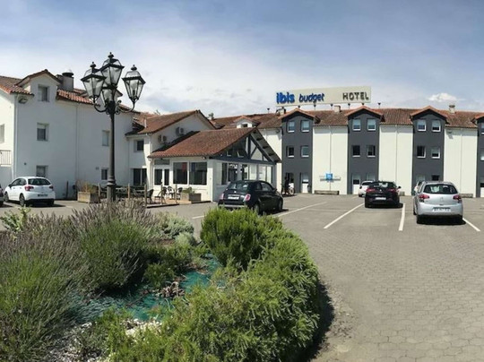 阿让宜必思快捷酒店