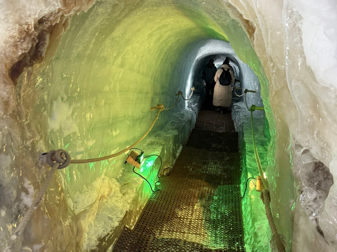 Glacier Cave-莱德萨阿尔卑斯必去景点