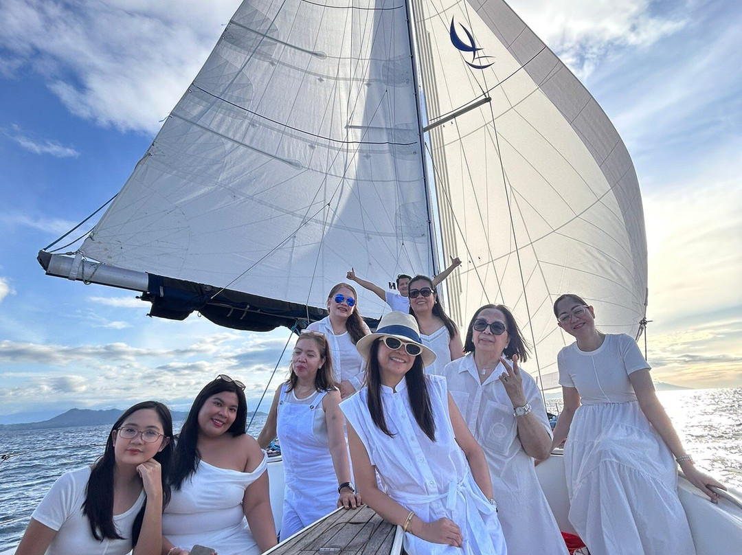 Sunset Sailing By PYCS-Mabini必去景点