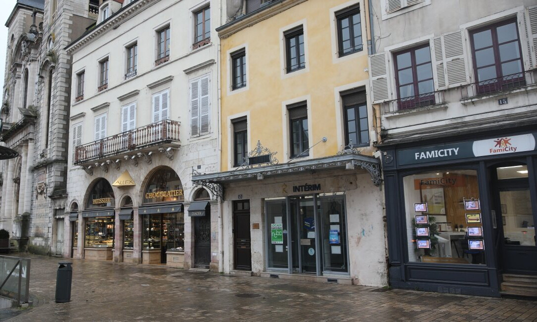 Place de l'Hôtel de Ville-索恩河畔沙隆必去景点