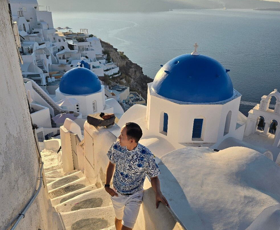Picturesque Blue Dome Santorini-伊亚必去景点