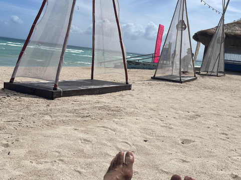 马林鱼海滩度假酒店主图