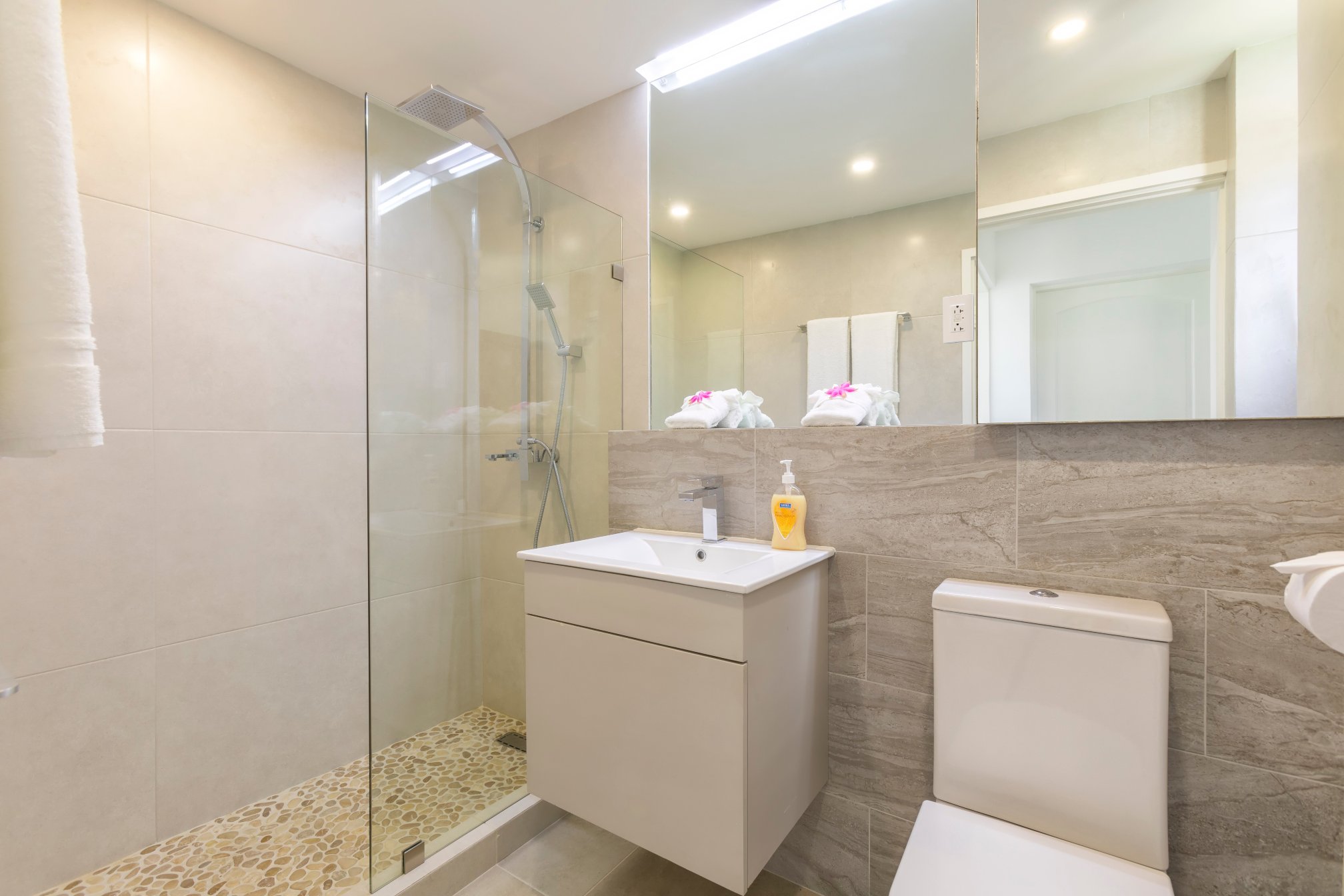 Dover Woods Apartments-浴室