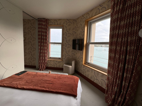 卡斯泰布拉克水疗酒店主图