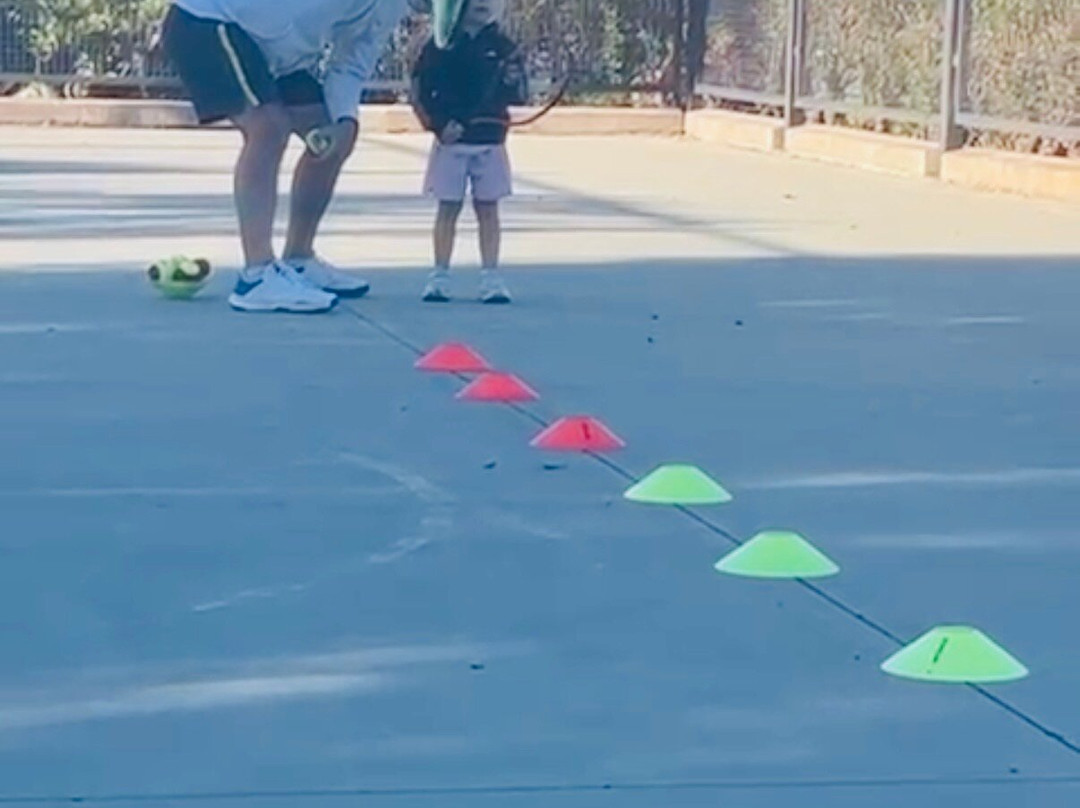 Play Tennis In The Sun.club-马斯帕洛马斯必去景点