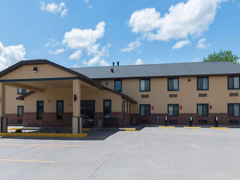 皮尔呗盟套房酒店主图