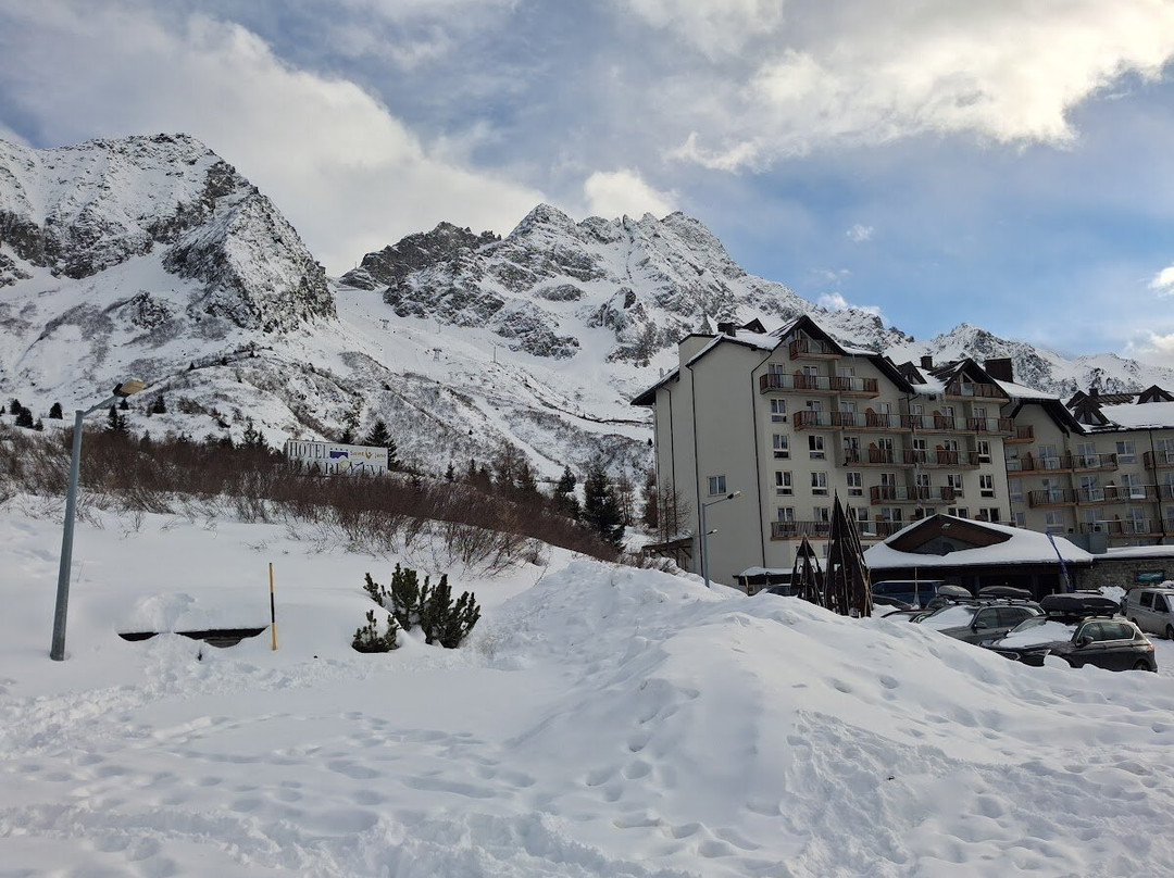 匹安迪内瓦酒店主图