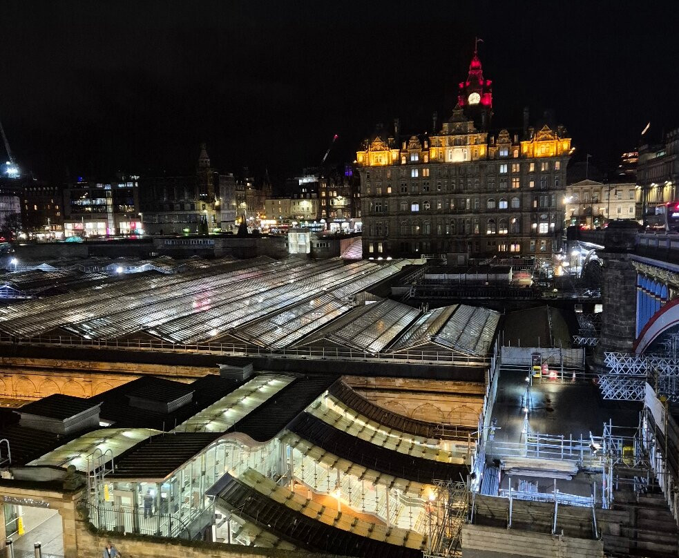 Edinburgh Waverley Station-爱丁堡必去景点