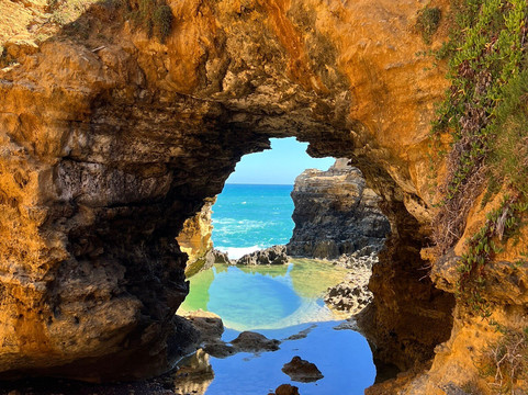 The Grotto-托伯莫里必去景点