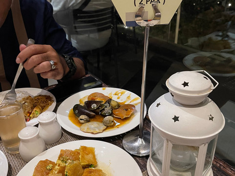 善提卡哥打哈拉攀英达尊贵酒店主图