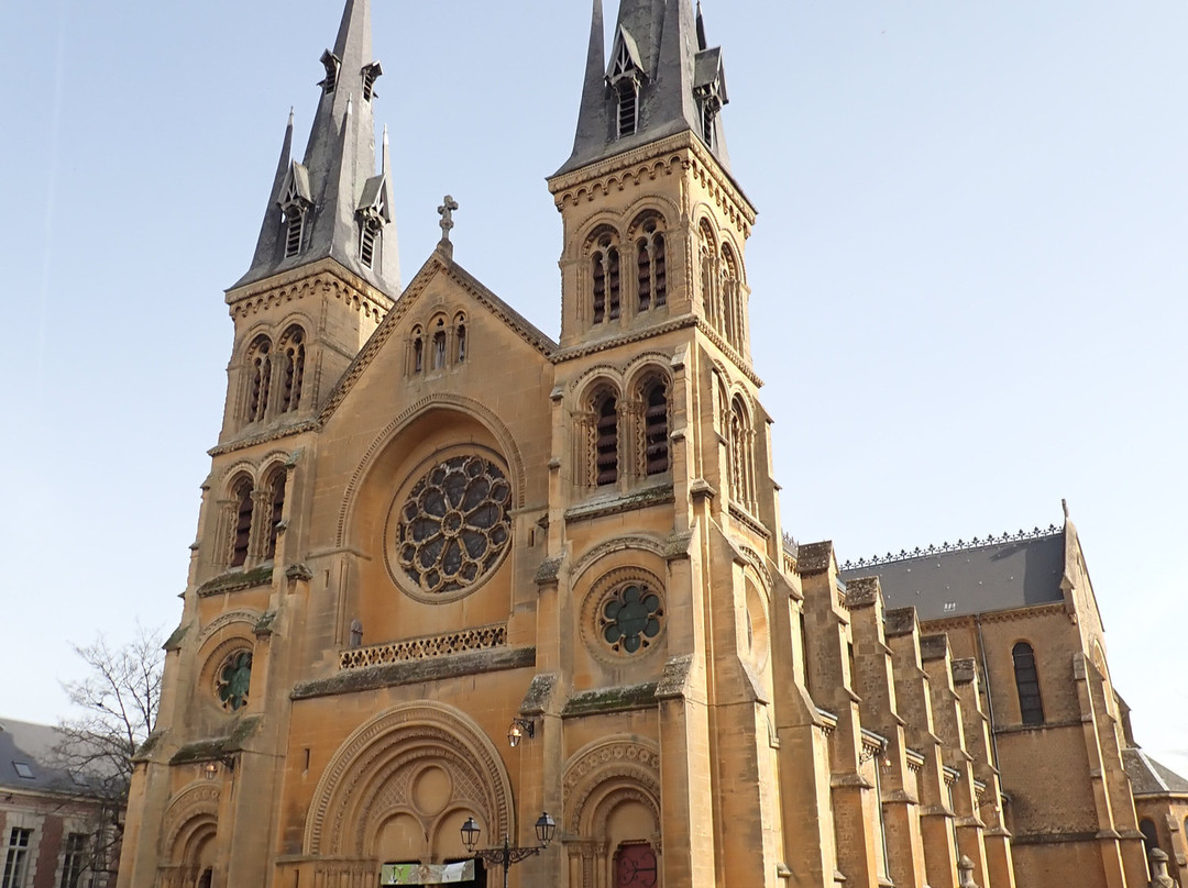 Église Saint-Rémi-沙勒维尔梅济耶尔必去景点