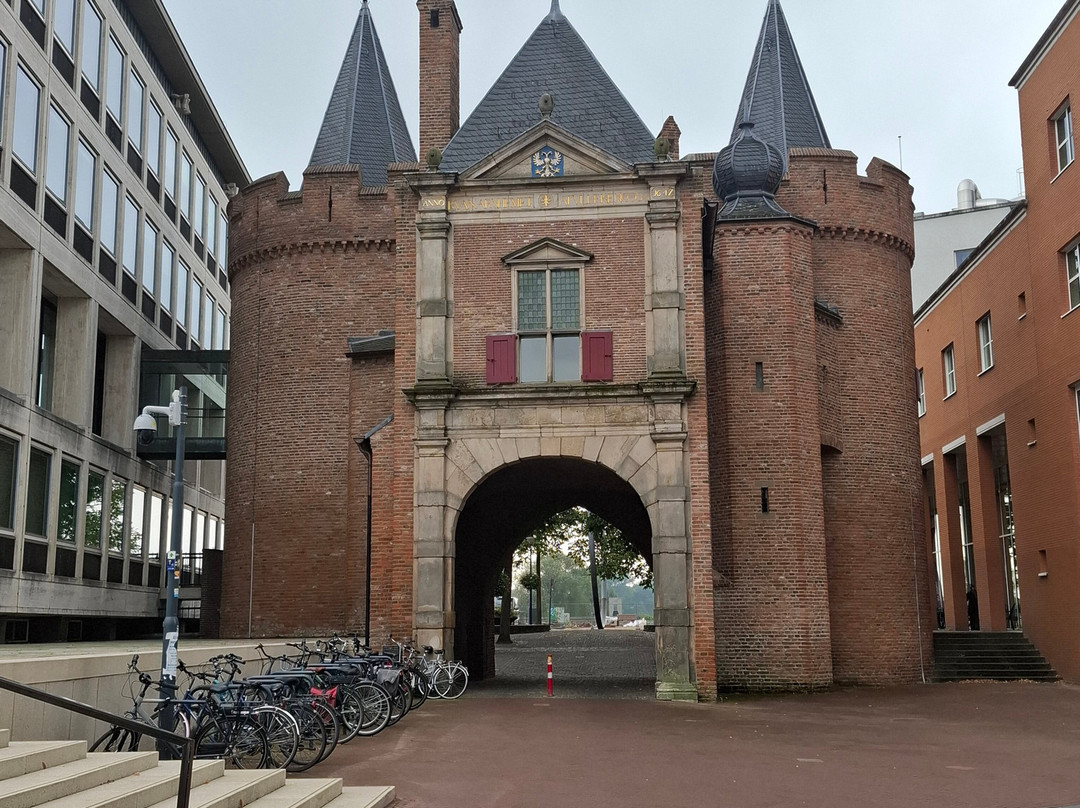 Sabelspoort of Eusebiuspoort uit 1357-阿纳姆必去景点